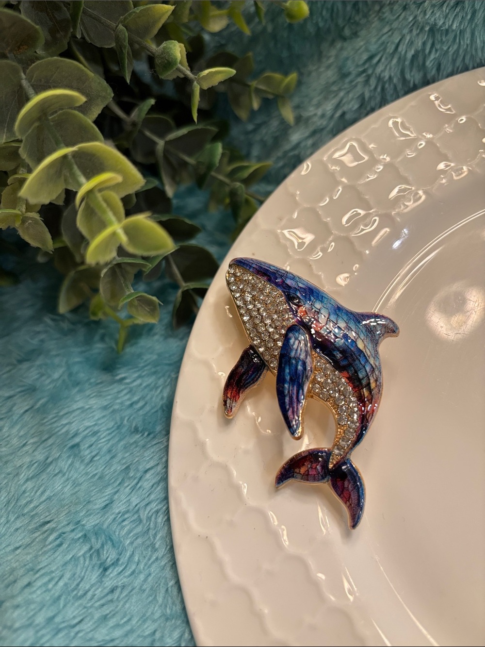 Beach Ocean Sea Life Crystal Encrusted Whale Brooch Pin NWT 2.75x1.75”